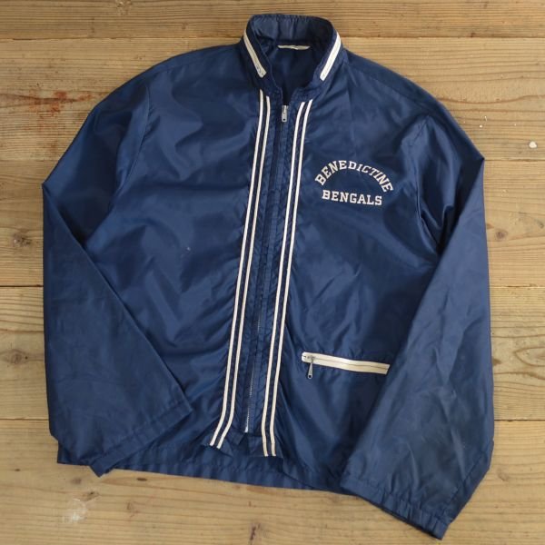 画像1: 70s Unknown College Print Nylon Jacket